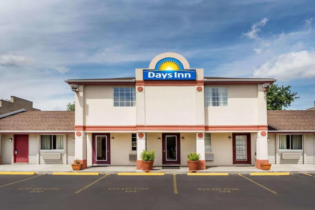 Days Inn by Wyndham Tucson City Center Main image 2